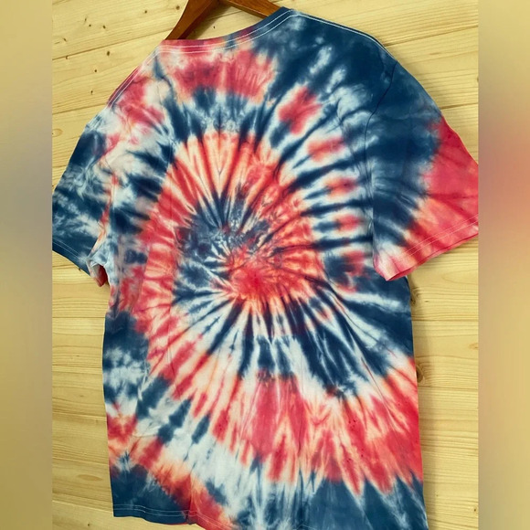 GILDAN Soft Style | Tie-Dye T-Shirt | Color: Red, White, Blue | Size: Unisex S … - Picture 6 of 9